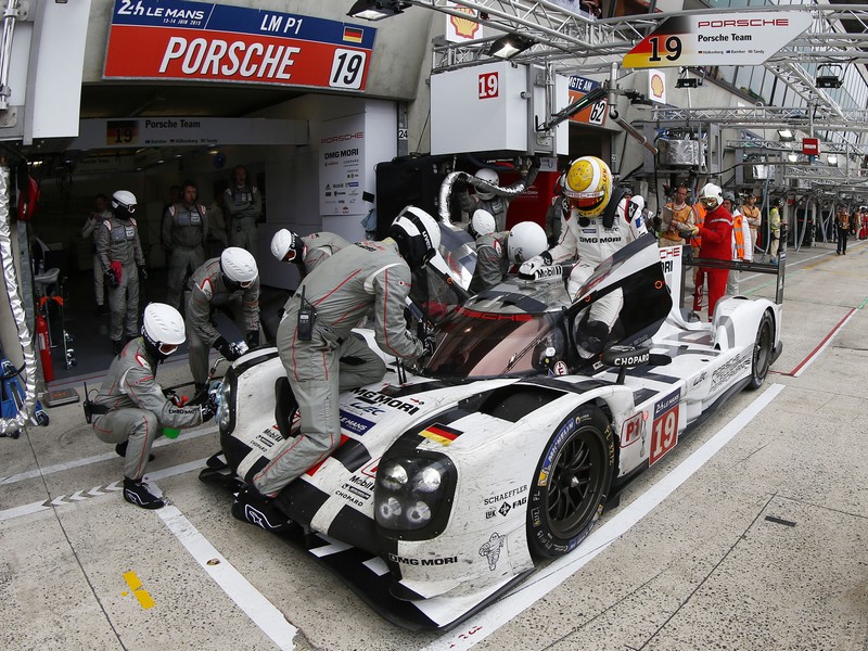 395 kol k vítězství Porsche v Le Mans